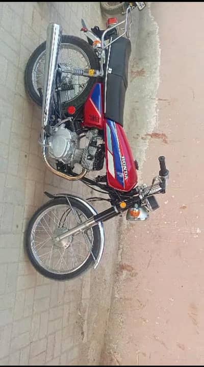 Honda 125 koi km nhi ha lo or chalaoo 90 model ha chokin hazrat rabta