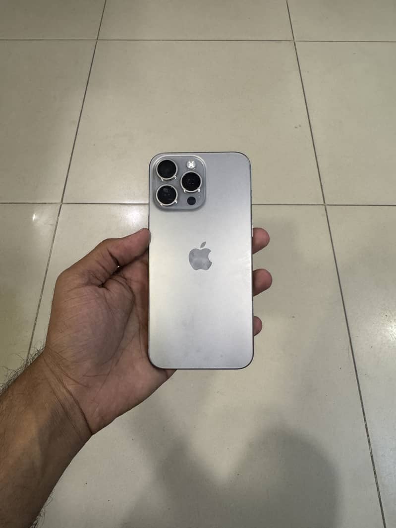 Apple iPhone 15 Pro Max 4