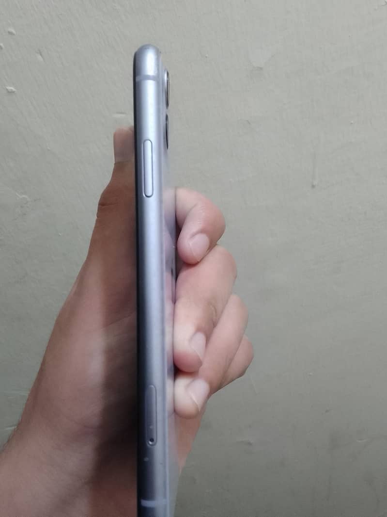 Apple iPhone 11 3