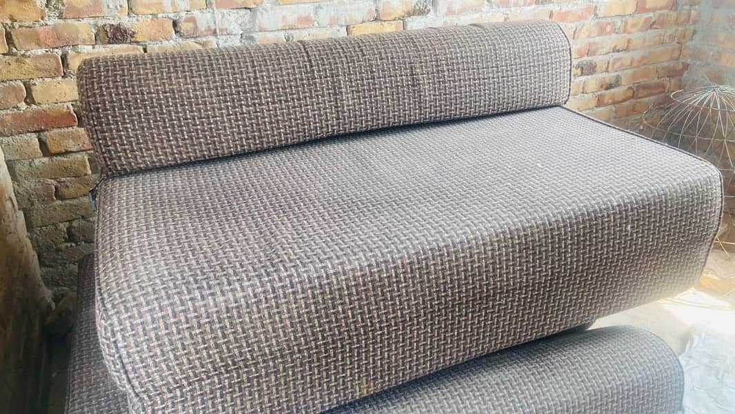 2 sofa beds 1