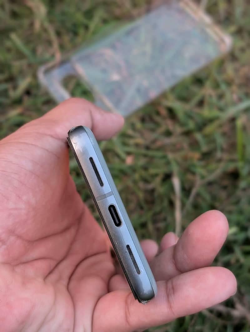 Google Pixel 8 11
