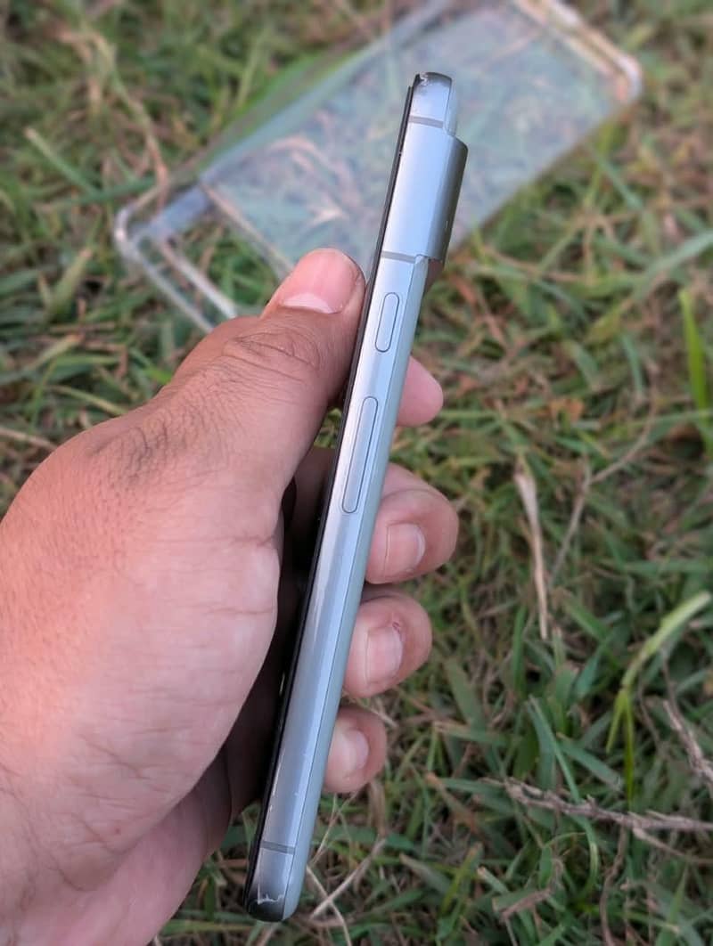Google Pixel 8 12