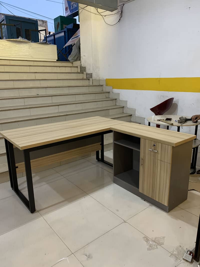 Manager table / office table 10