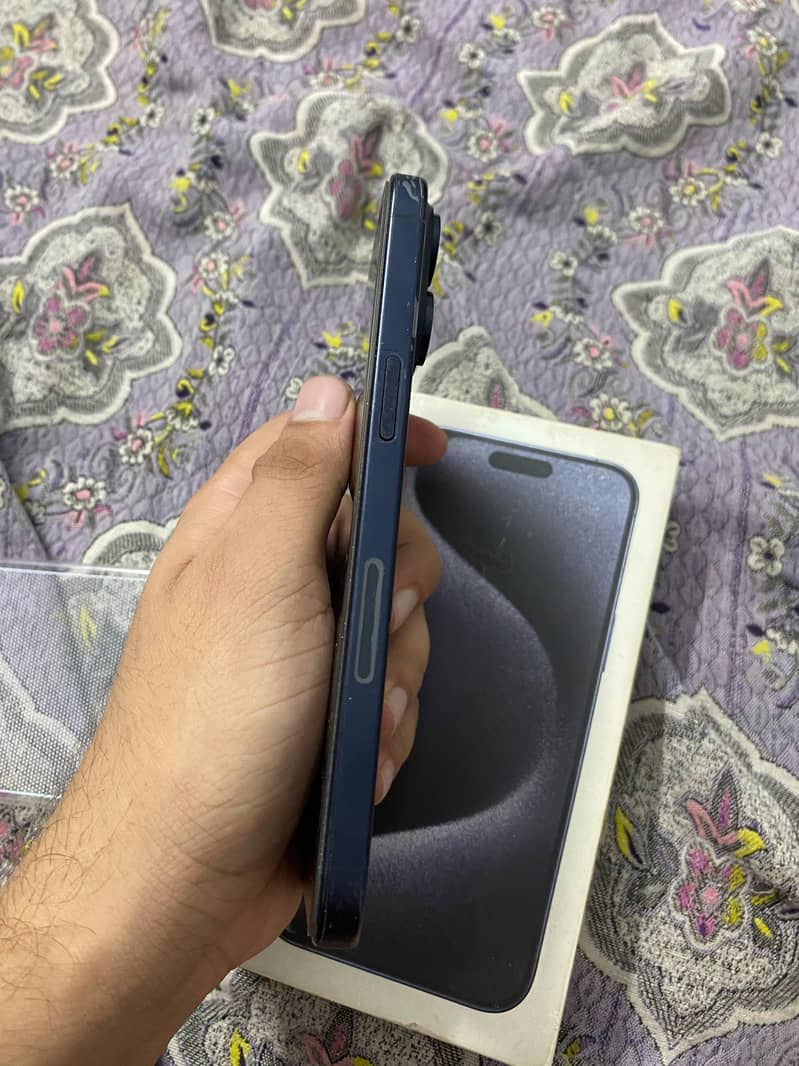 Apple iPhone 15 Pro Max 4