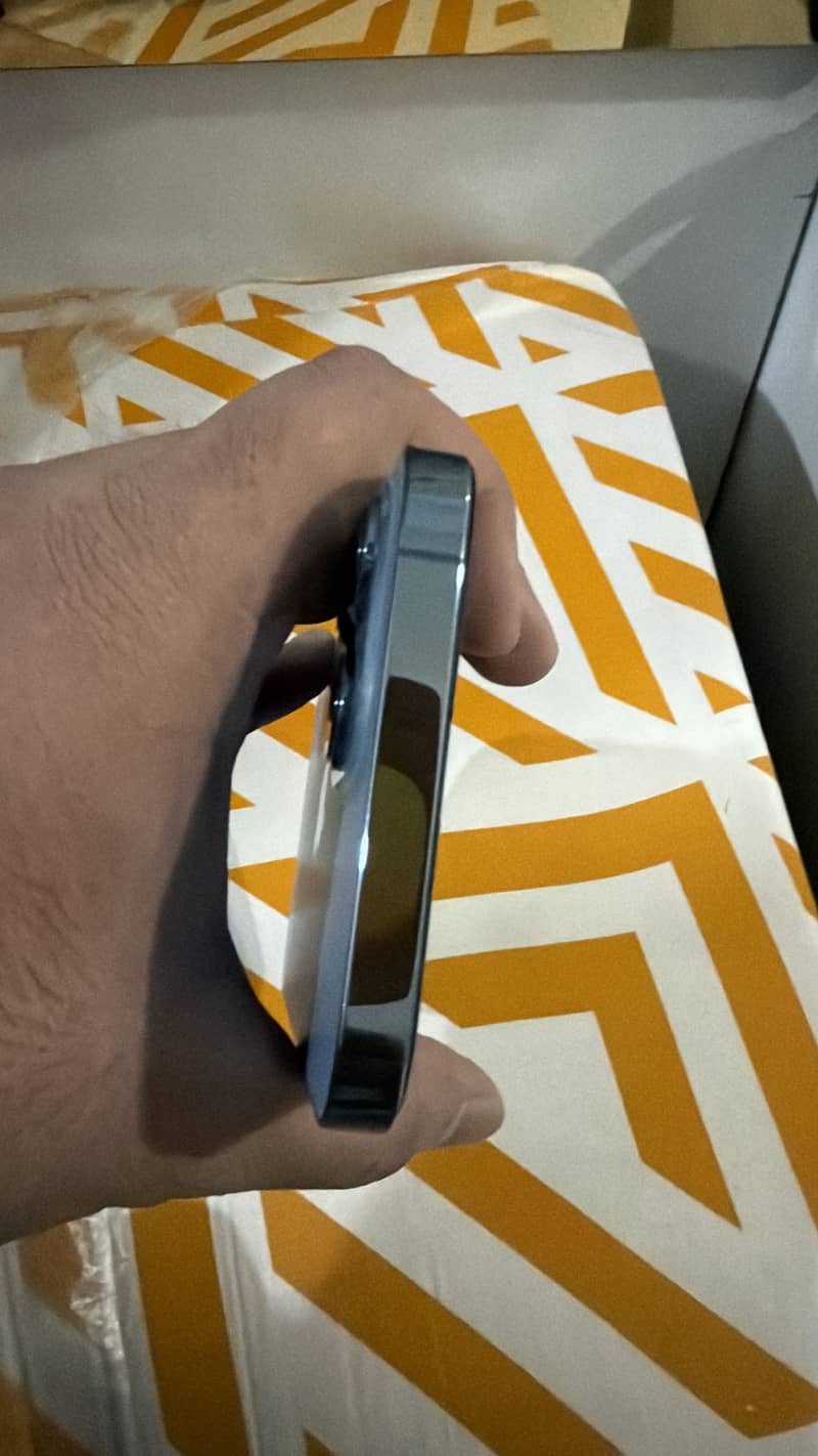 Apple iPhone 13 Pro Max 4