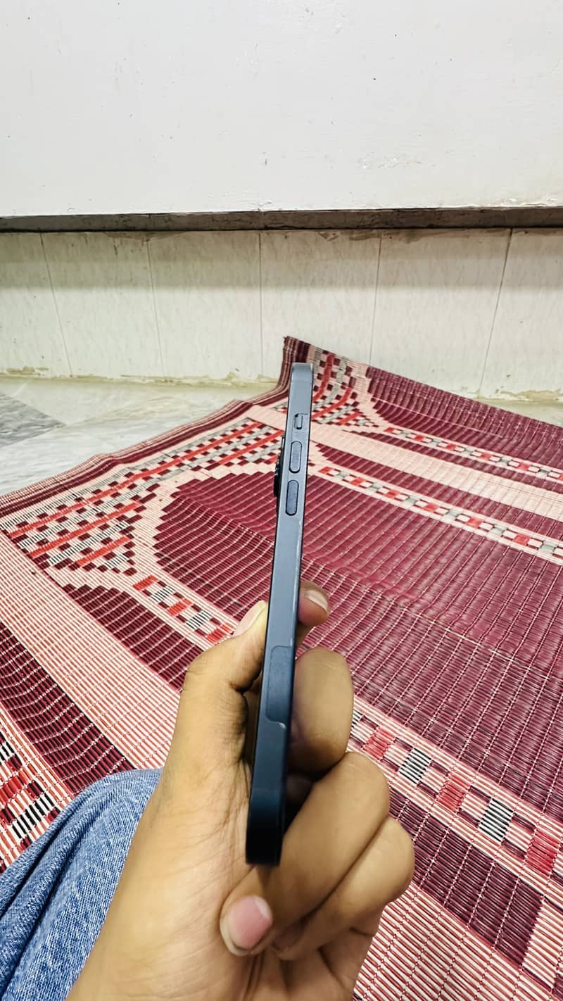 Apple iPhone 14 4