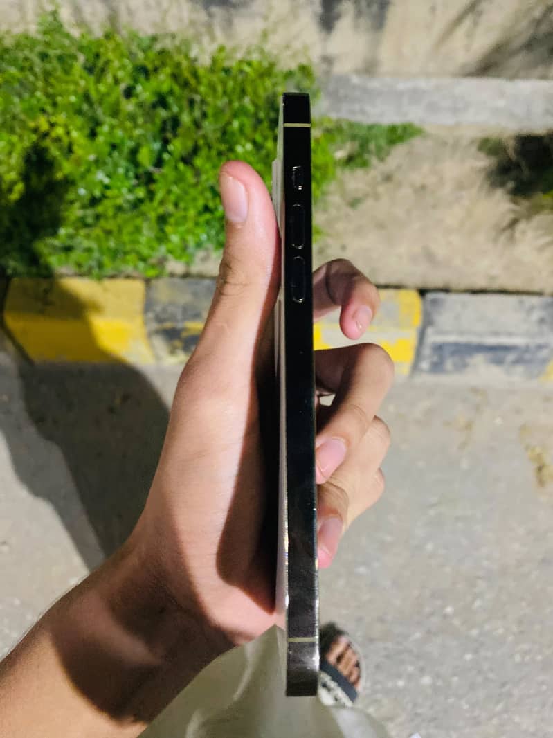 iPhone 14 Pro Max 2