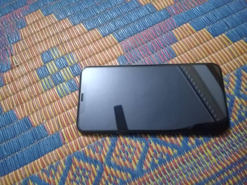 Apple iPhone XS Max 3