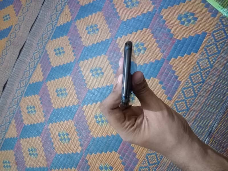 Apple iPhone XS Max 5