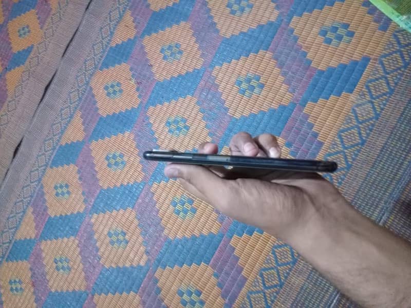 Apple iPhone XS Max 7
