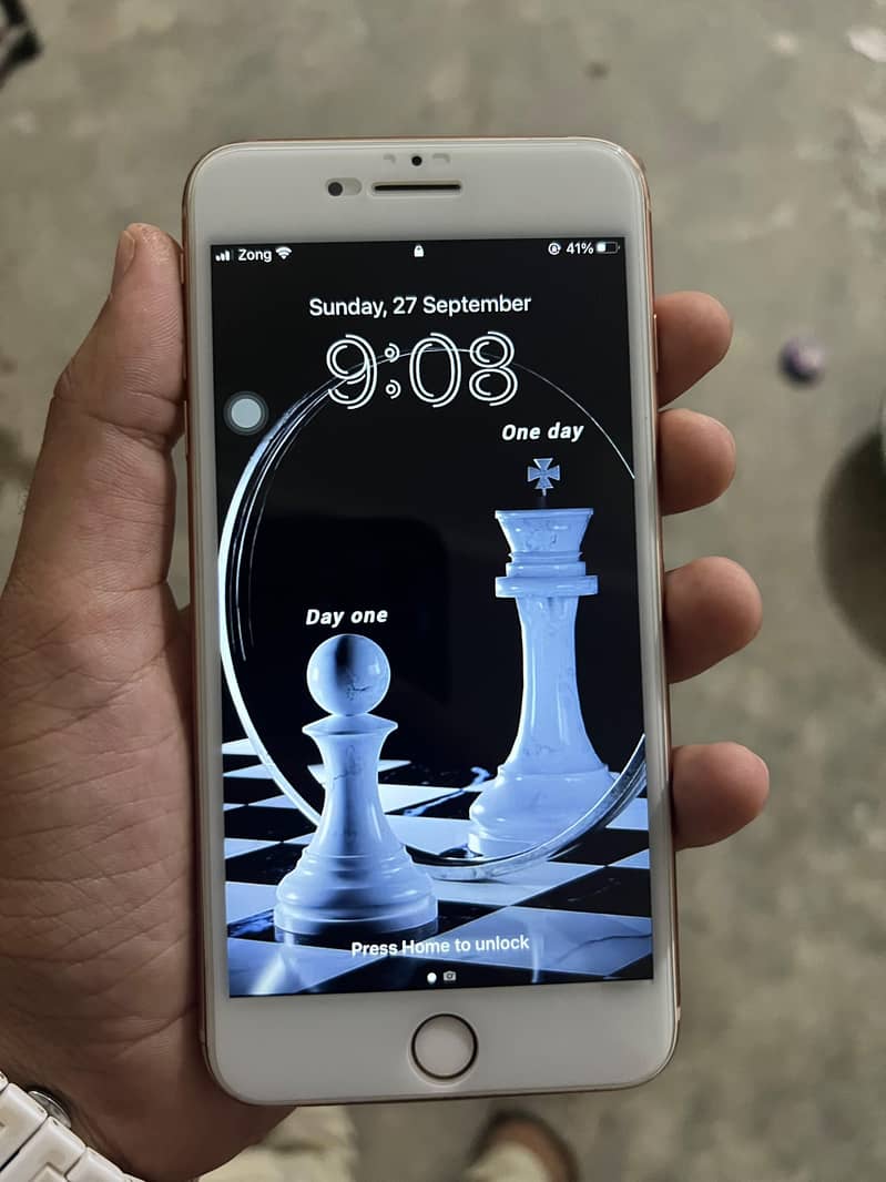 Apple iPhone 8 Plus 2