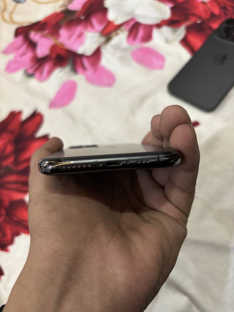 Apple iPhone 11 Pro 1