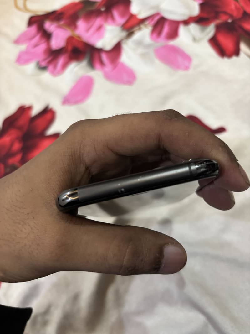 Apple iPhone 11 Pro 3