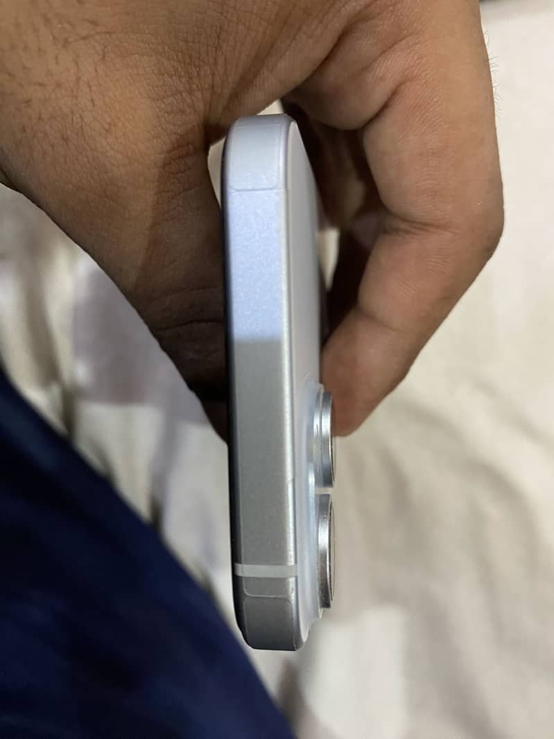 Apple iPhone 15 3