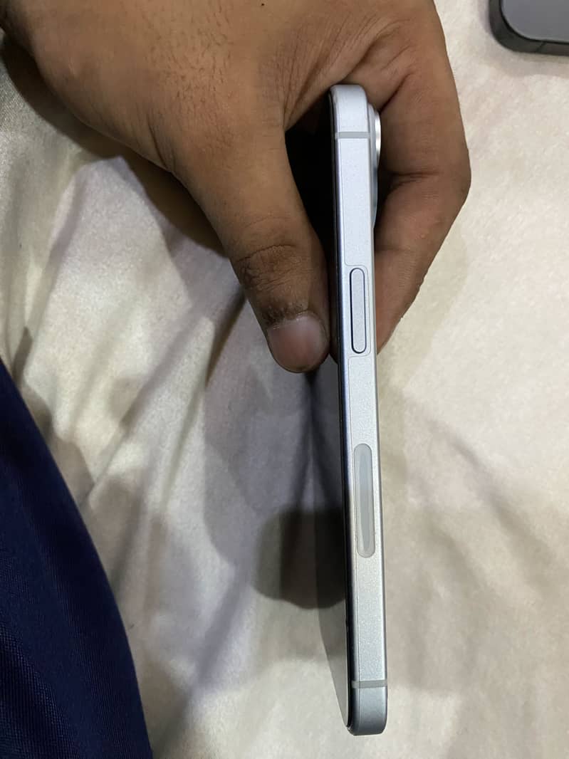 Apple iPhone 15 4