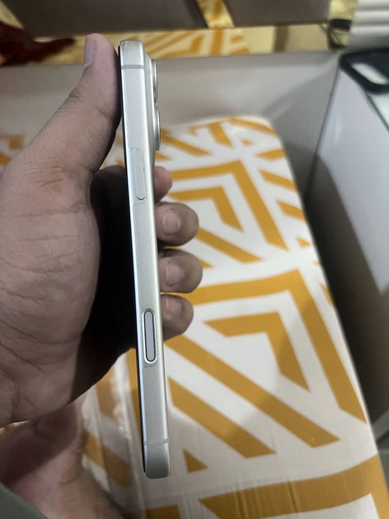 Apple iPhone 17 Pro Max 4