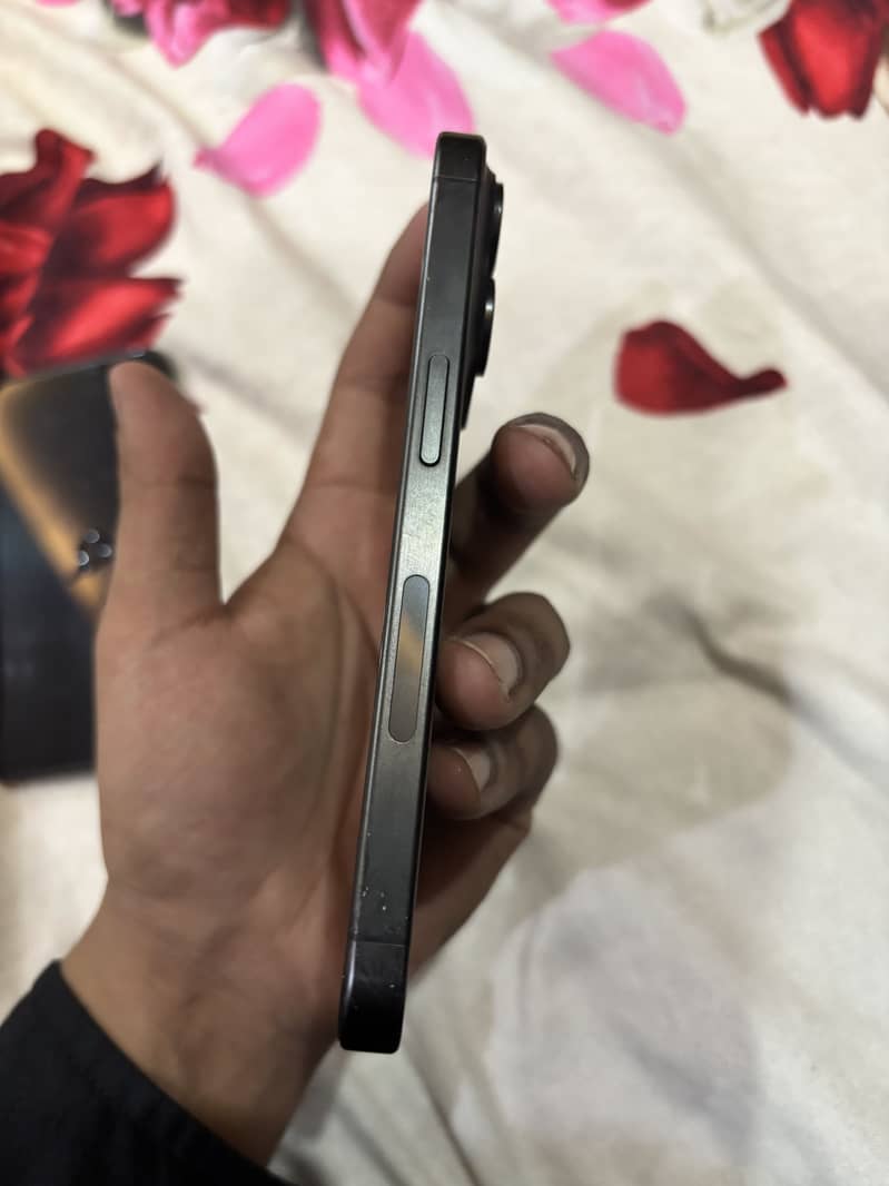 Apple iPhone 15 Pro 2