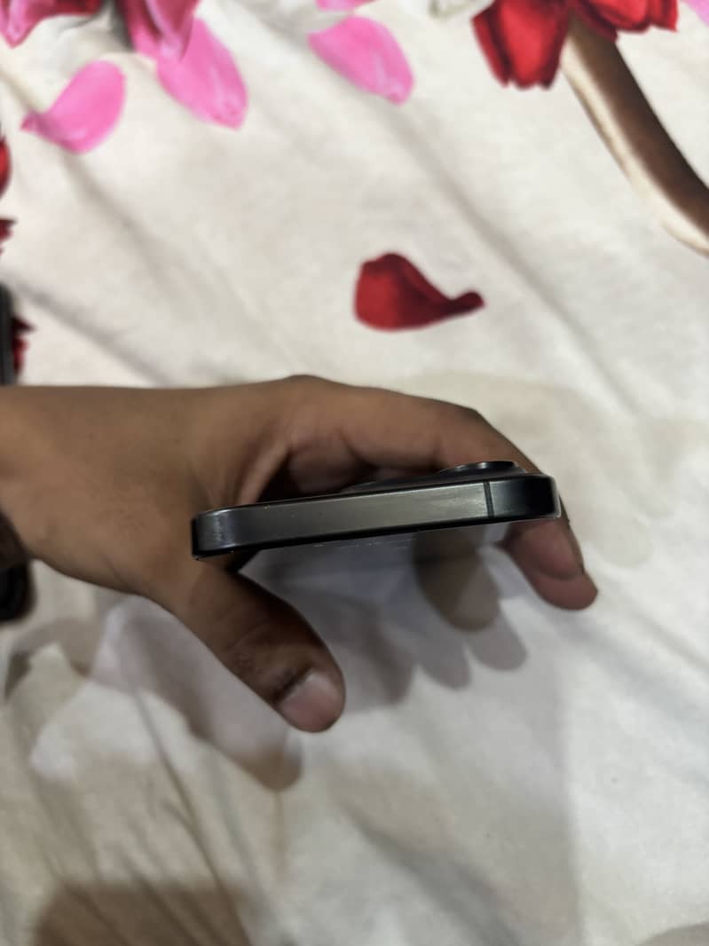 Apple iPhone 15 Pro 3