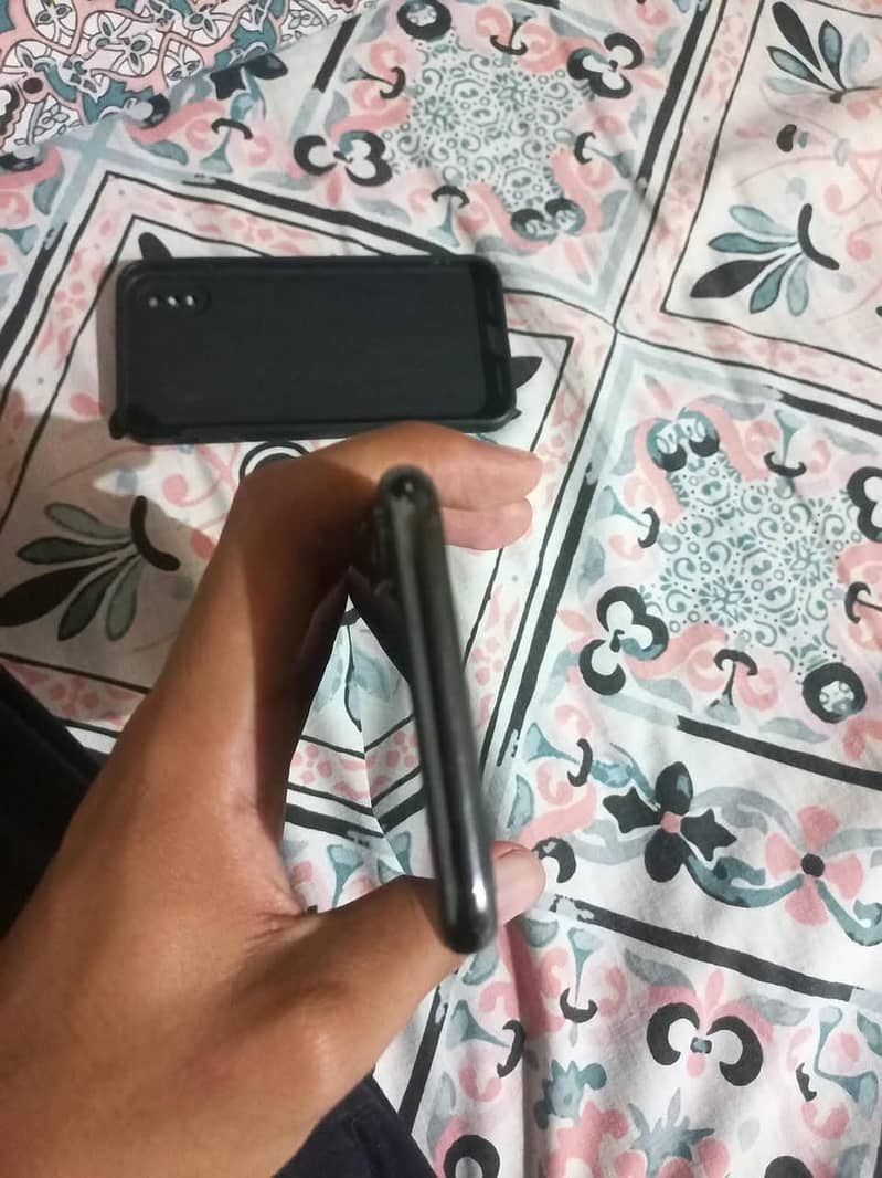 Apple iPhone X 4