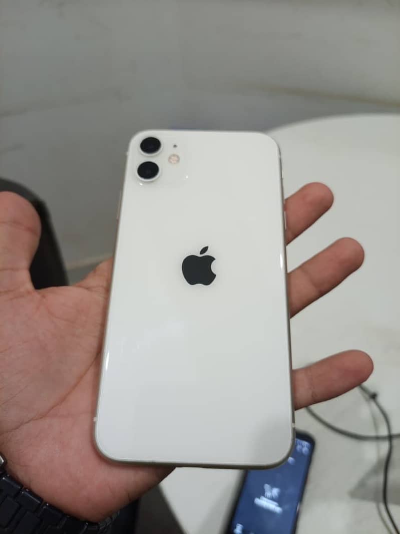 Apple iPhone 11 4