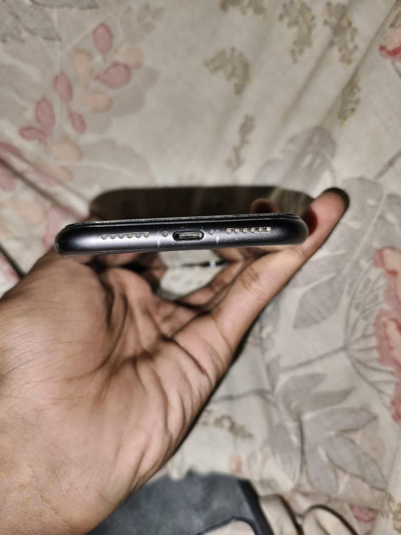 Apple iPhone 11 3