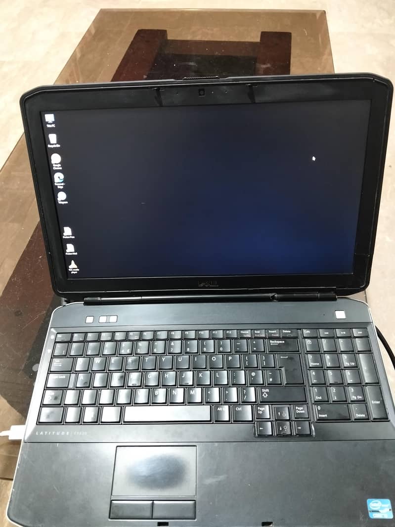 Dell Latitude E5530 1