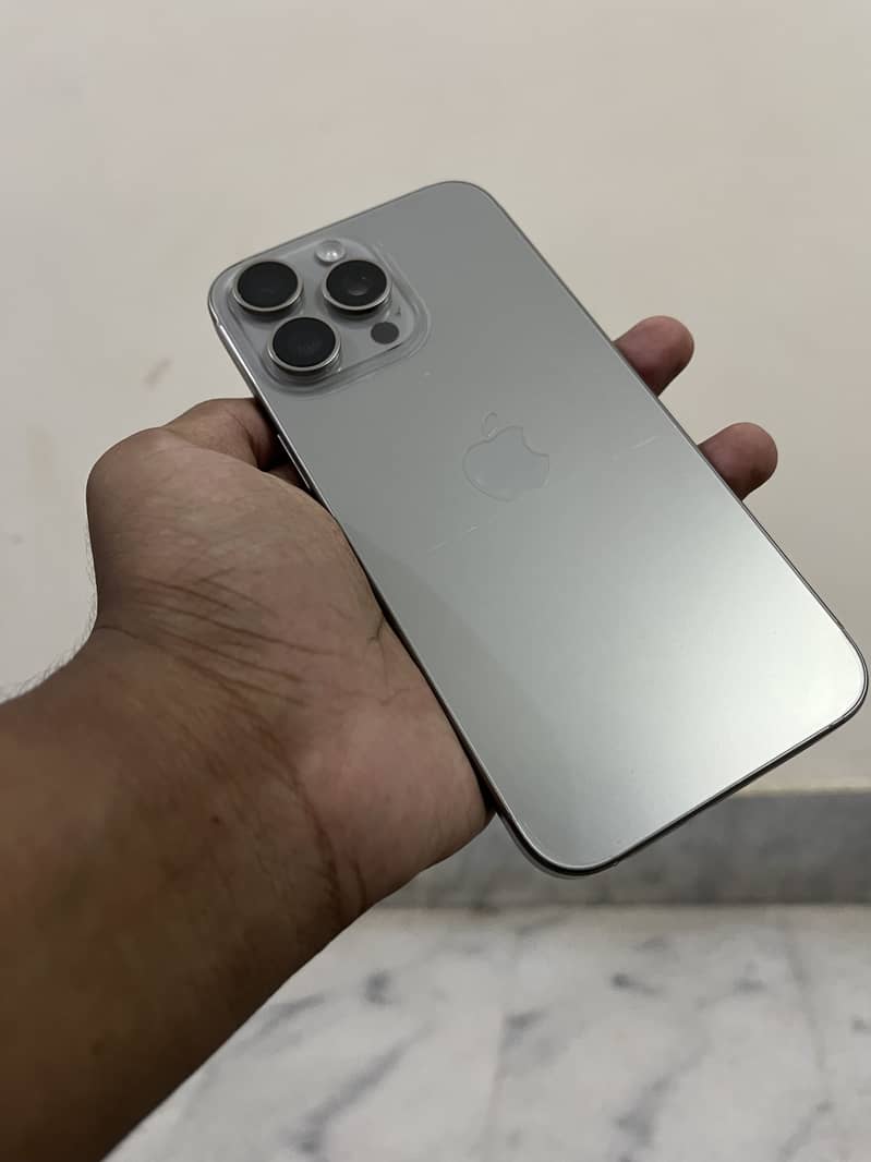 IPhone 15 Pro Max 0