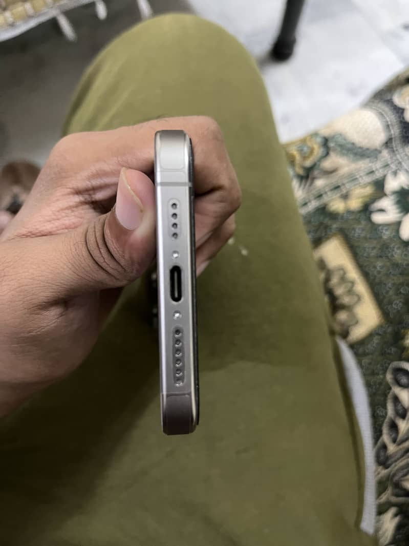IPhone 15 Pro Max 2