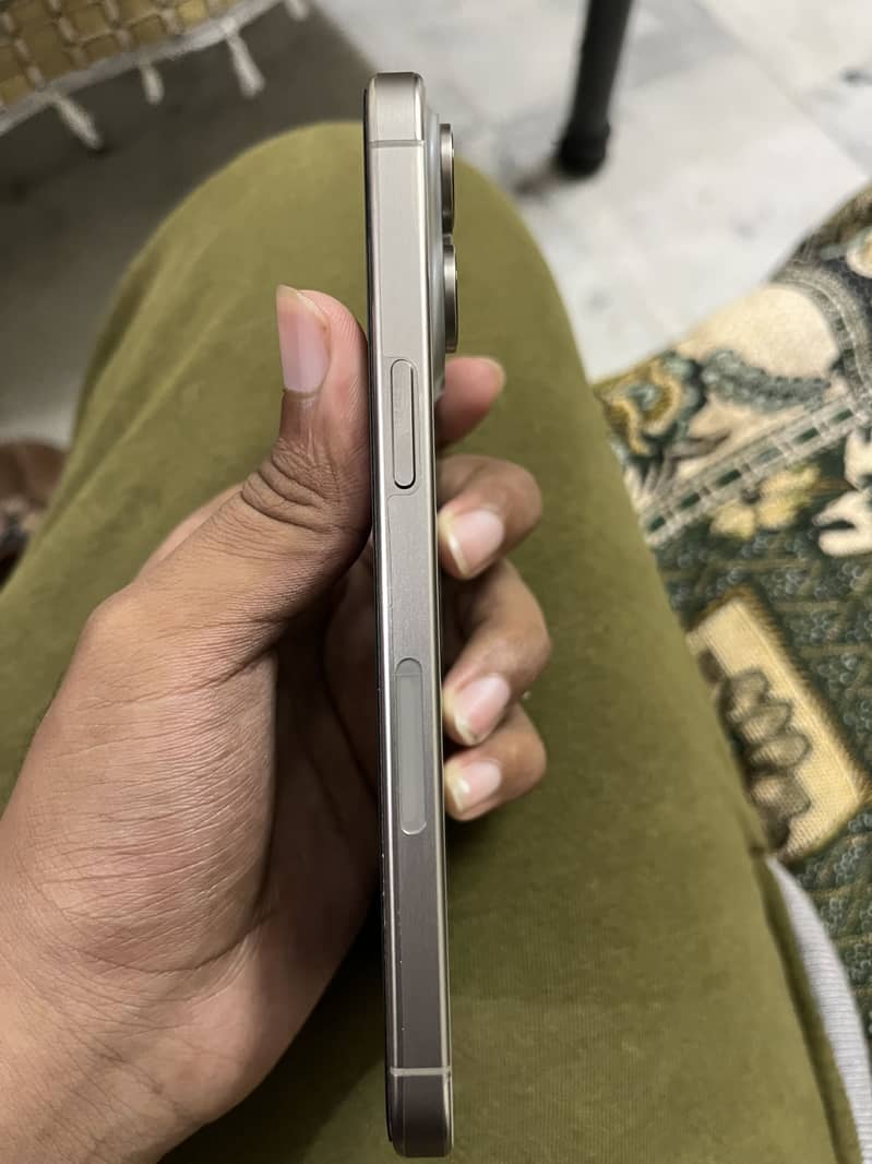 IPhone 15 Pro Max 4