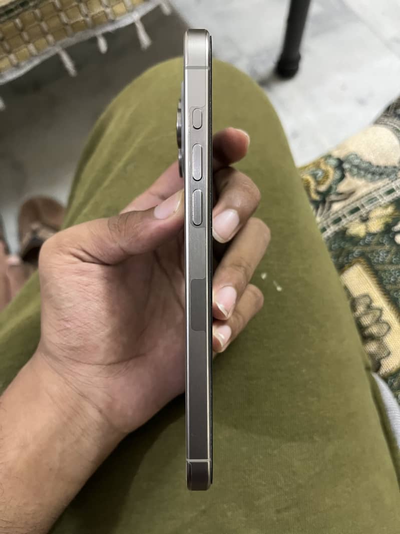 IPhone 15 Pro Max 5