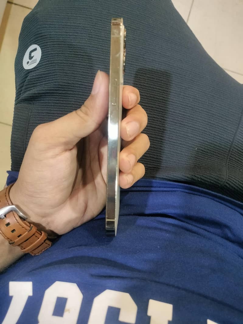 Apple iPhone 12 Pro Max 4