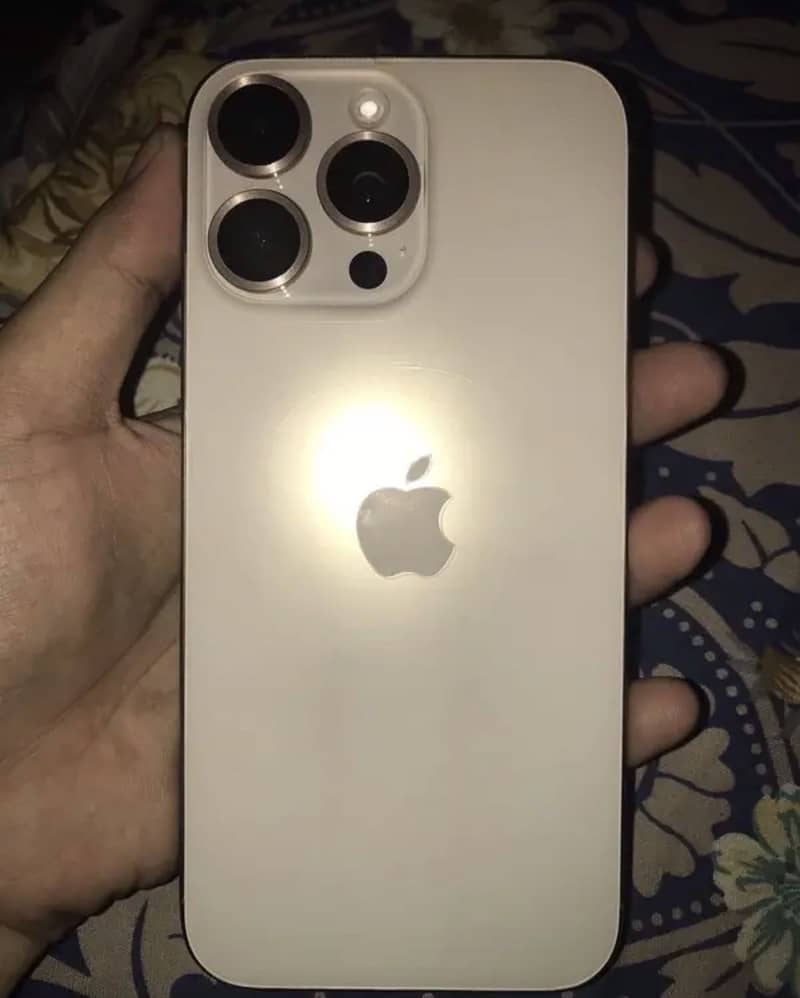 Apple iPhone 16 Pro Max 2