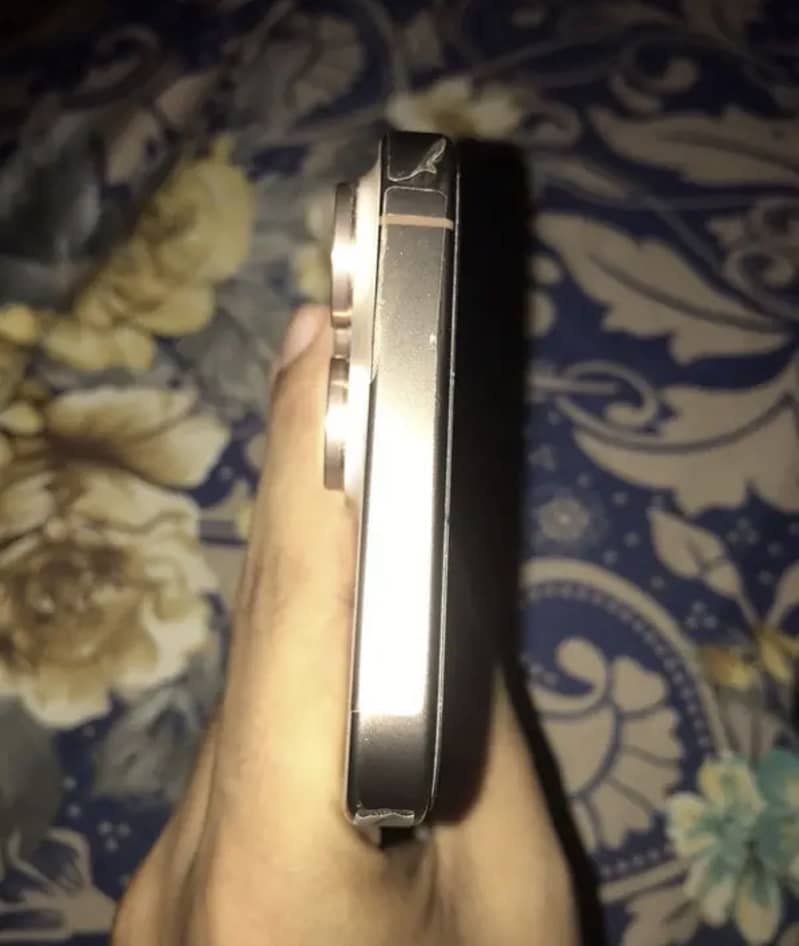 Apple iPhone 16 Pro Max 3