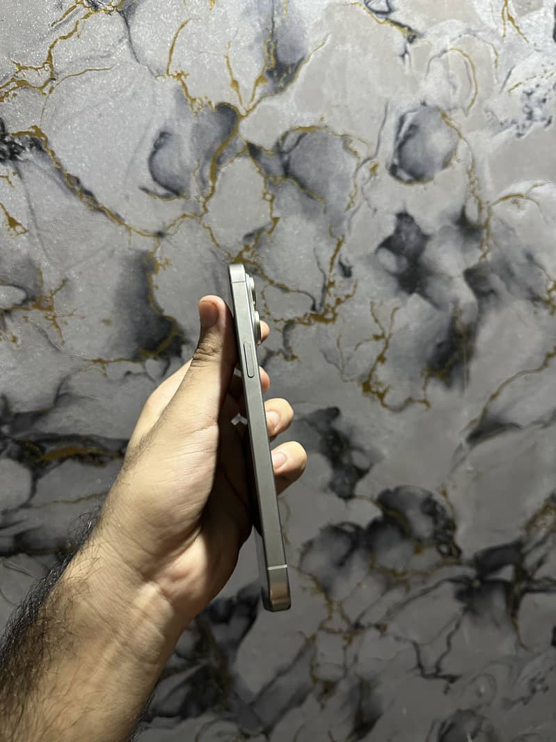 Apple iPhone 15 Pro Max 2