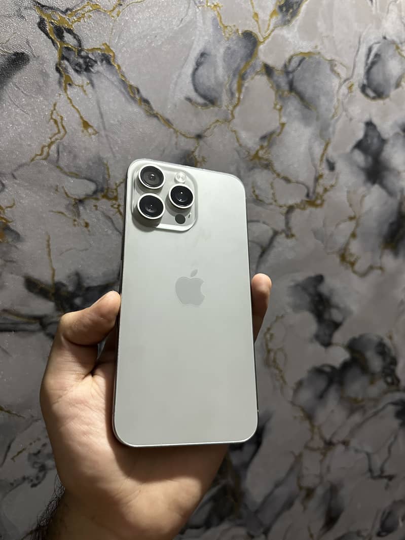 Apple iPhone 15 Pro Max 0