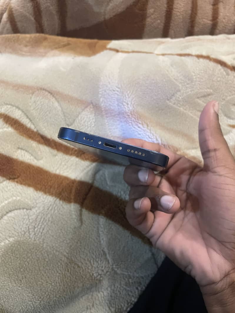Apple iPhone 12 5