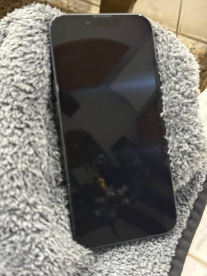 Apple iPhone 16e 2