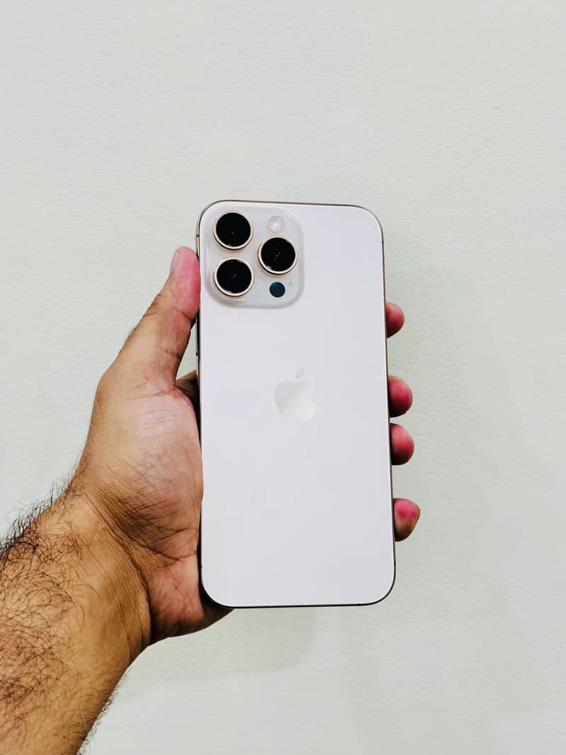 iPhone 16 Pro Max 2