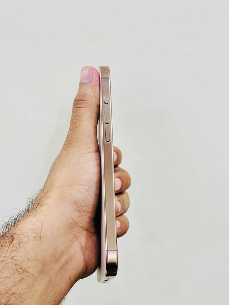 iPhone 16 Pro Max 5