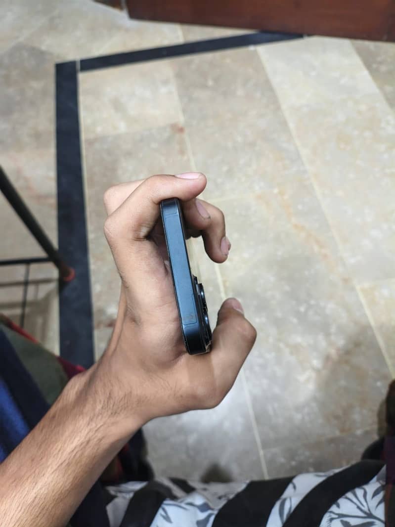 Apple iPhone 14 3