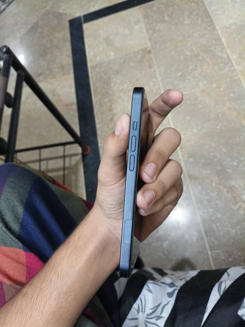 Apple iPhone 14 4