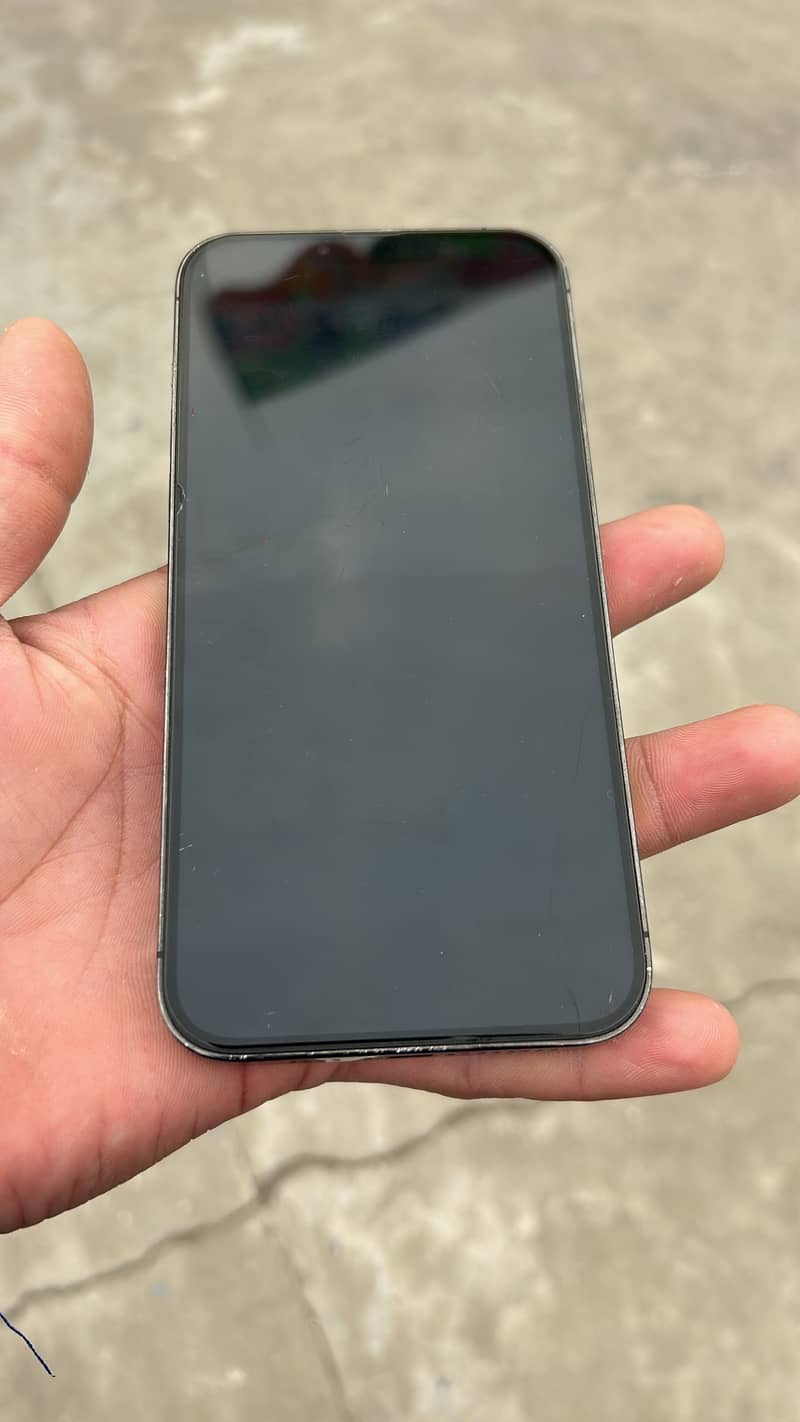 Apple iPhone 13 Pro Max 4