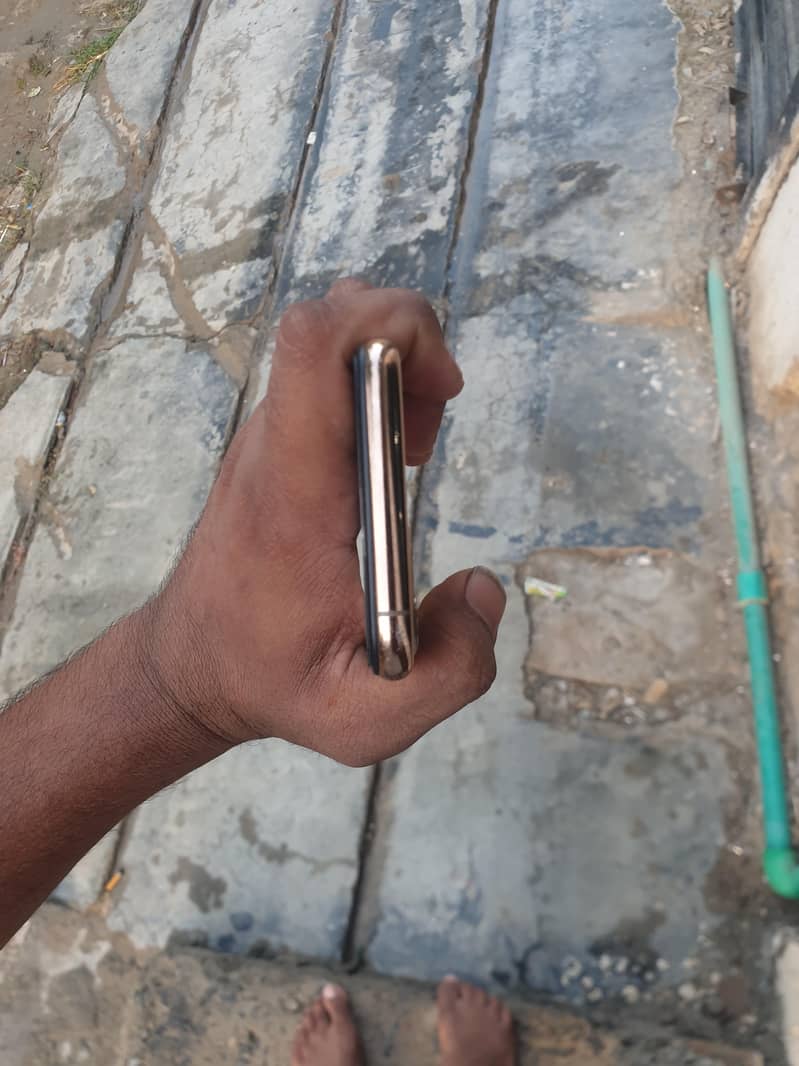 Apple iPhone 11 Pro 1