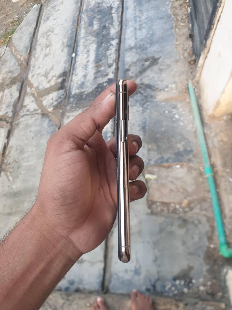 Apple iPhone 11 Pro 3