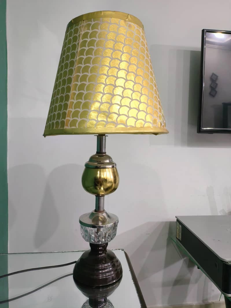 2 SIDE TABLE LAMPS . . . 2