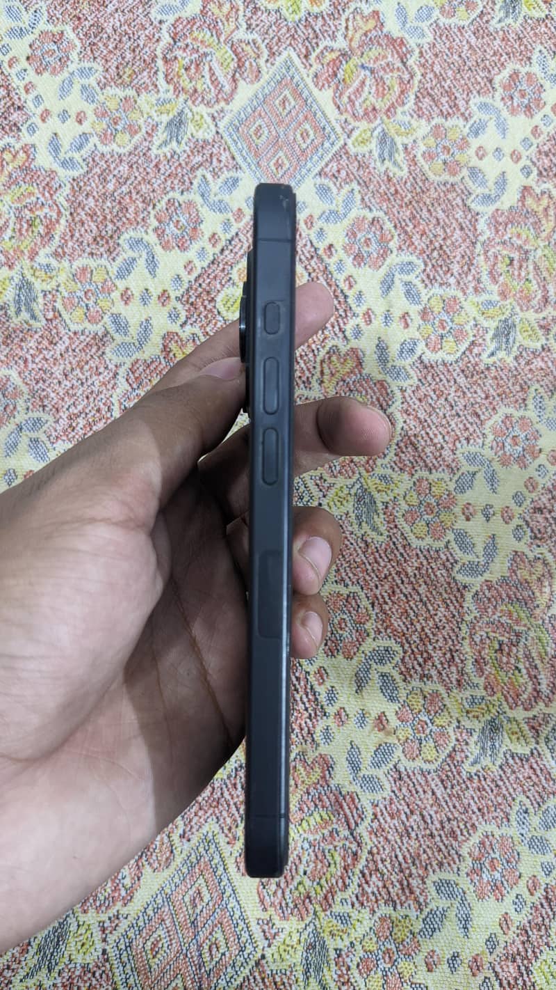 Apple iPhone 15 Pro 3