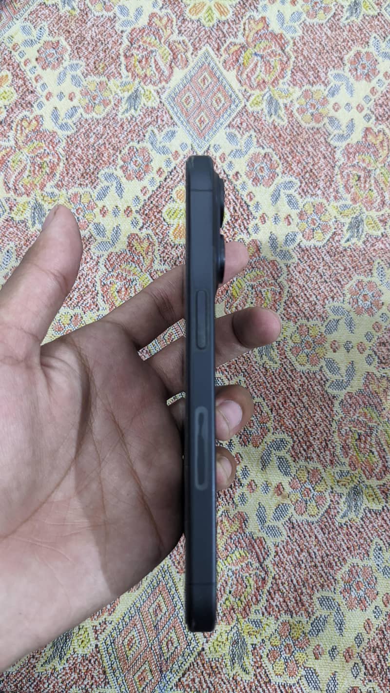 Apple iPhone 15 Pro 4