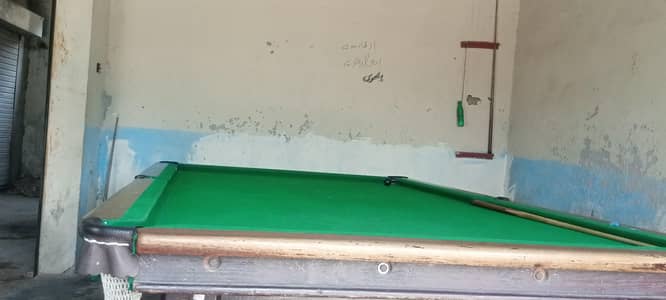 snoker table