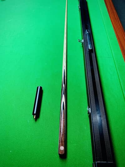 Snooker cue one piece