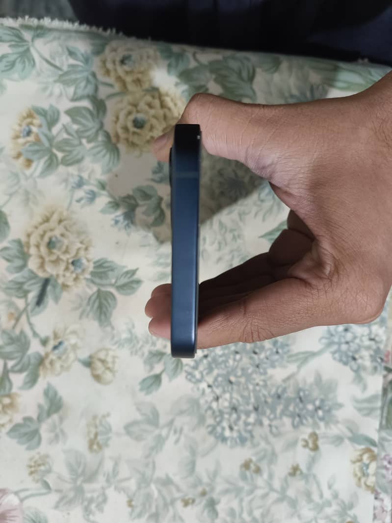 Apple iPhone 12 5